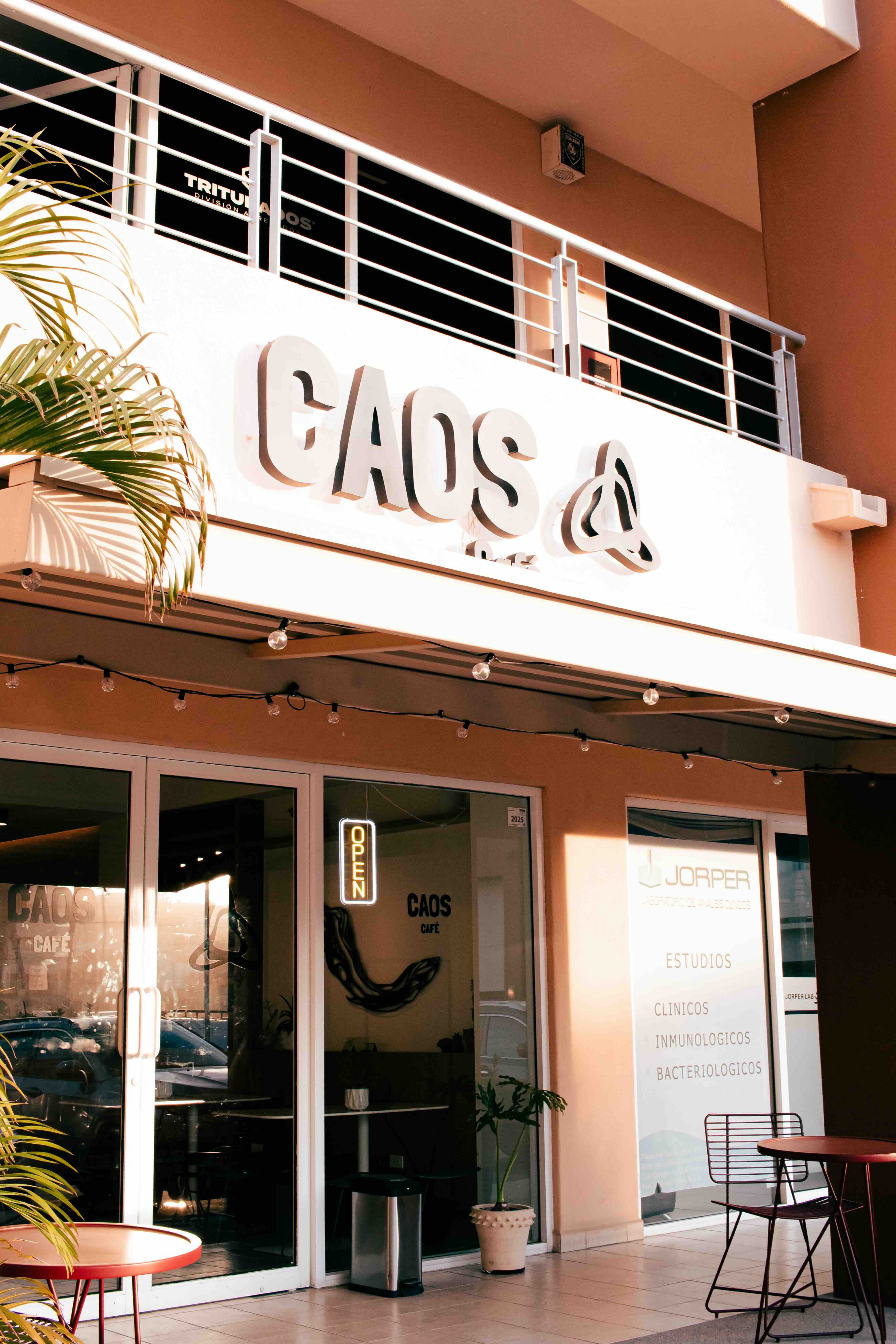 Interior de Caos Café